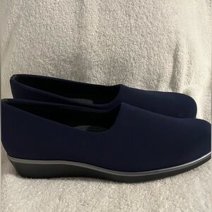 New SAS Bliss Dark Blue Wedge Sretch Slip-On Flats 10M